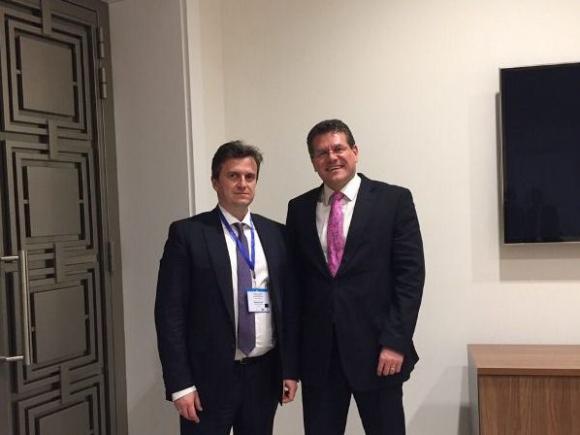 Еврокомисарят Марош Шефчович благодари на България за работата по газовата връзка с Гърция