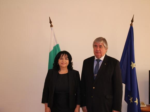Министър Петкова и руският посланик у нас Анатолий Макаров обсъдиха съвместното сътрудничество в областта на енергетиката