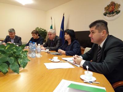 Министър Петкова на среща със своя колега – министърът на икономиката на Република Македония Крешник Бектеши