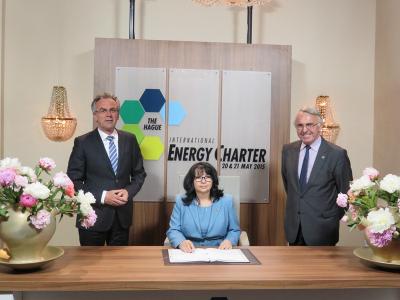 Mинистър Темeнужка Петкова подписа новата Международна енергийна харта