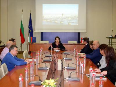 Зам.-министър Петрова на церемония за подписване на договори
