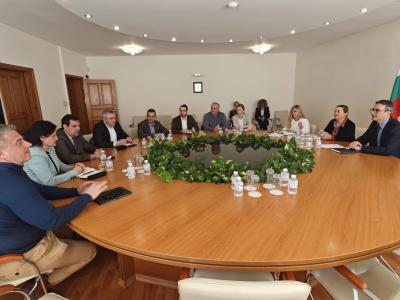 Министър Трайков се видя с петролния и газов бизнес у нас