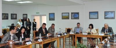Министър Петкова, Димитър Ангелов и Жаклен Коен инспектираха ремонта на 6-ти блок 