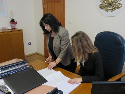 Министър Теменужка Петкова и нейният заместник Мариана Георгиева в инициативата 