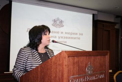 Министър Петкова представи мерките за защита на уязвимите клиенти на електроенергия у нас