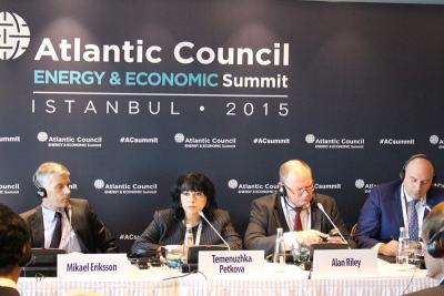 Министър Петкова по време на срещата на енергийните министри в рамките на срещата на върха на Атлантическия съвет в Истанбул