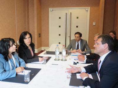 Министър Петкова на среща със заместник-председателя на ЕК Марош Шефчович в Хага