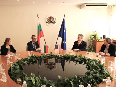 Министър Трайчо Трайков обсъди енергийното сътрудничество със САЩ с временно управляващия посолството Х. Мартин Макдауъл