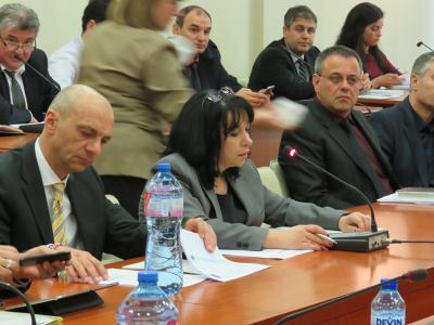 Министър Петкова на среща със синдикати, топлофикации и въгледобивни предприятия 