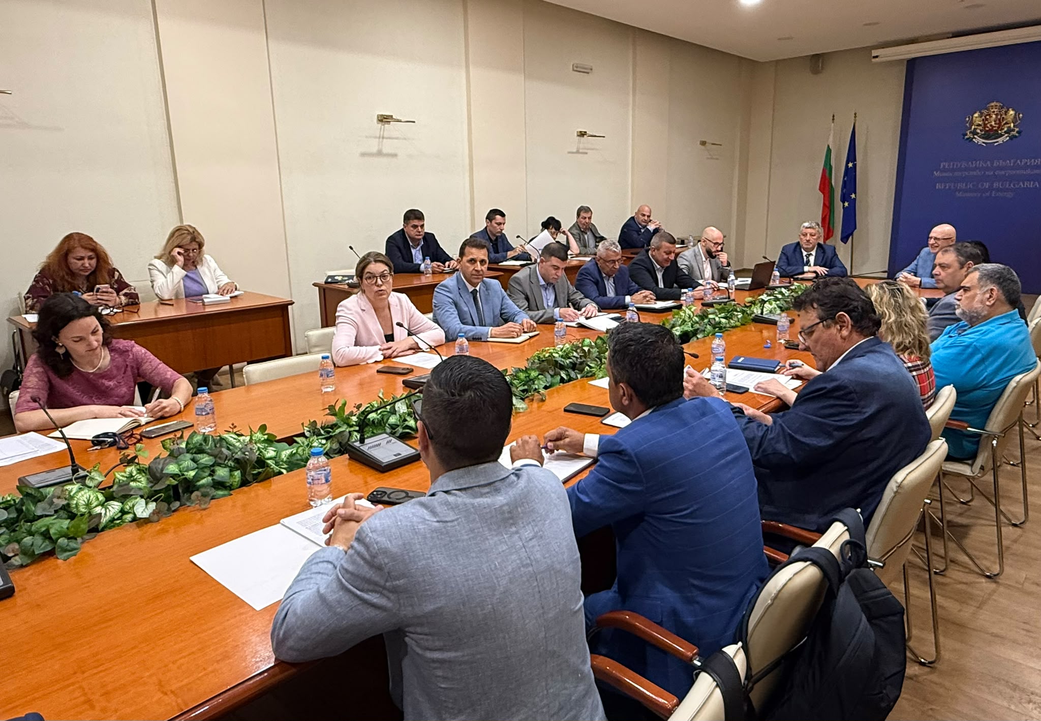 Министерство на енергетиката инициира разговори със съветите за тристранно сътрудничество
