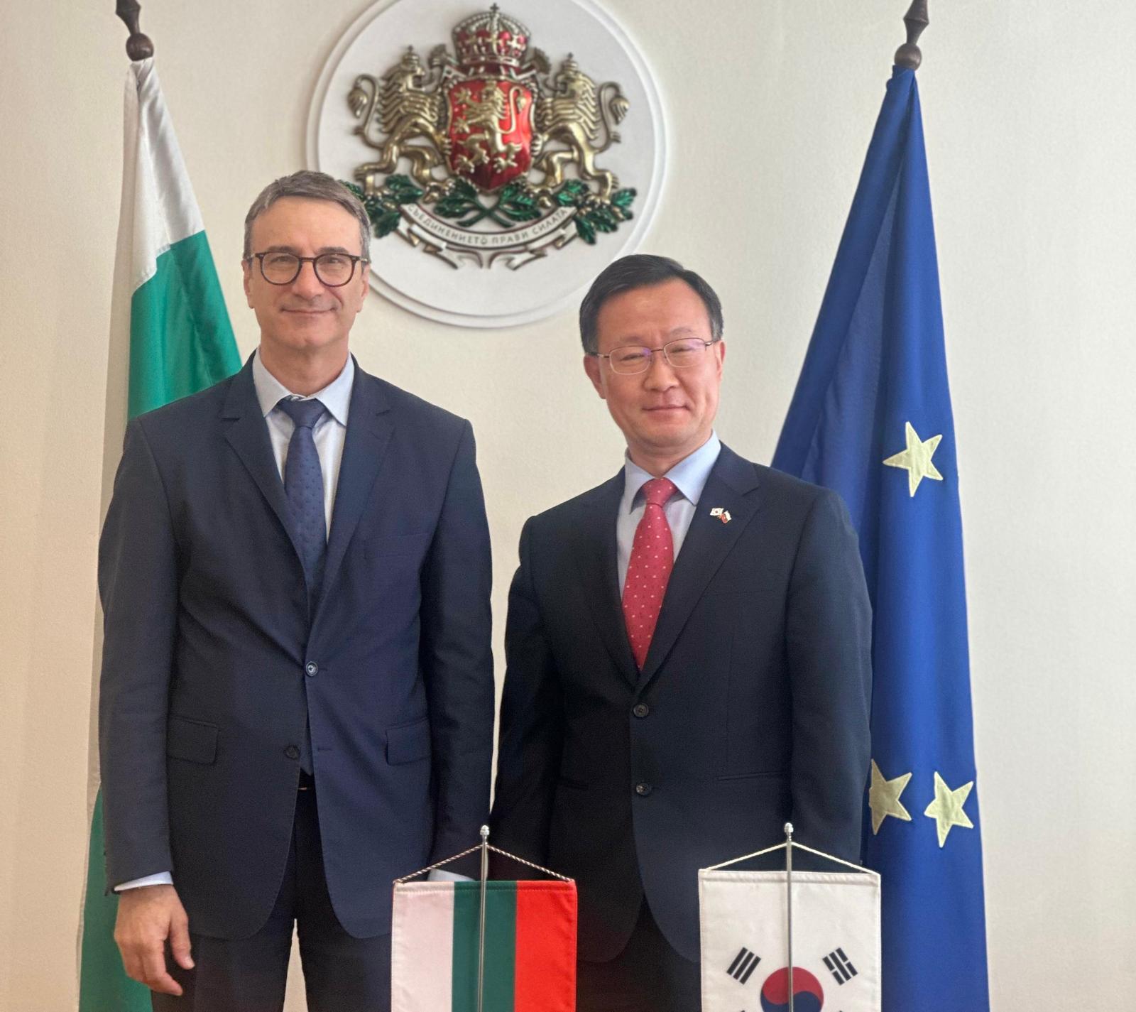 Министър Трайчо Трайков и посланикът на Република Корея у нас Н.Пр. Донг-бе Ким: стратегически проекти и нови инвестиции в енергетиката