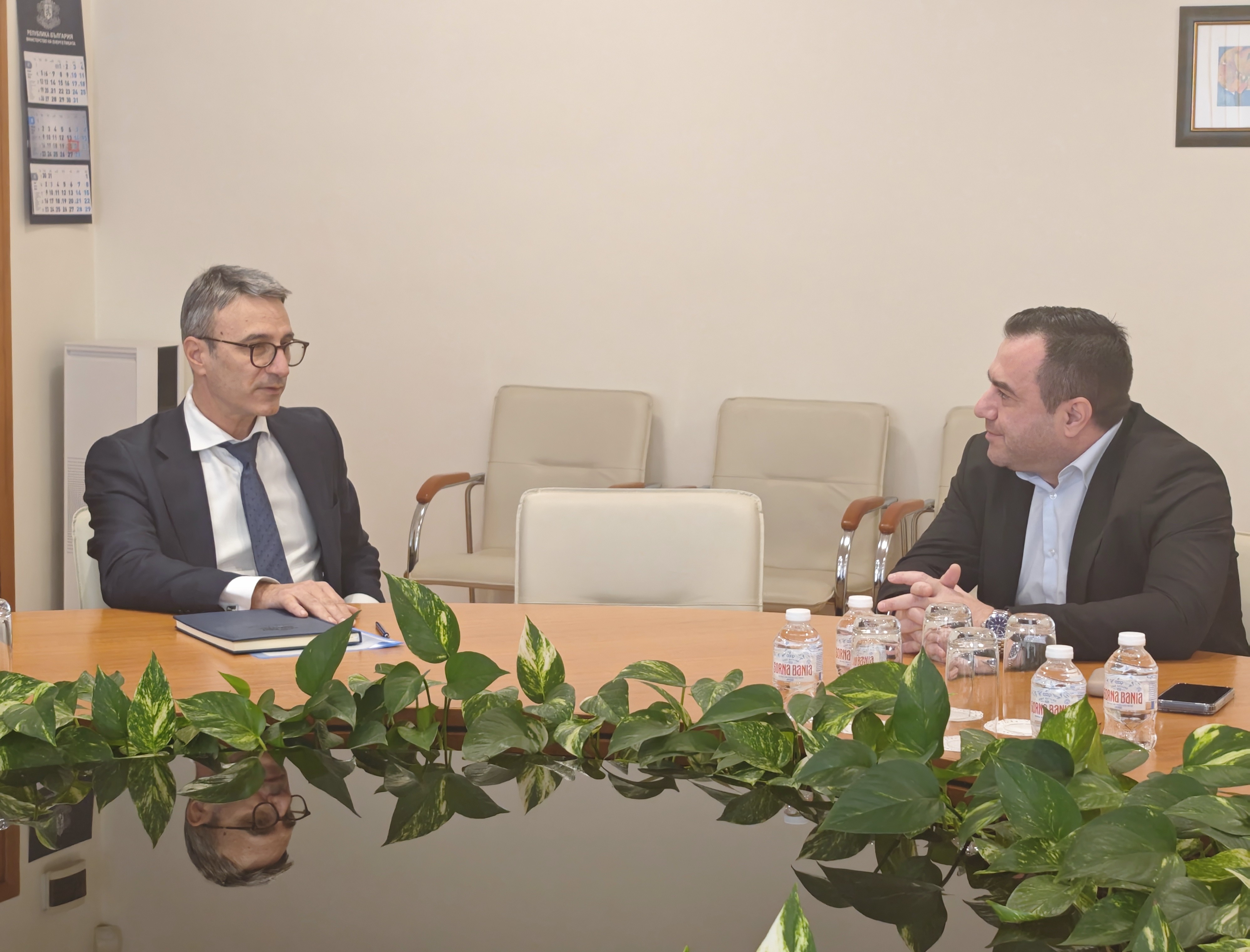 Министърът на енергетиката Трайчо Трайков призова за пълна информация и ясен срок от Комисия за енергийно и водно регулиране за проверките за високите сметки за електроенергия