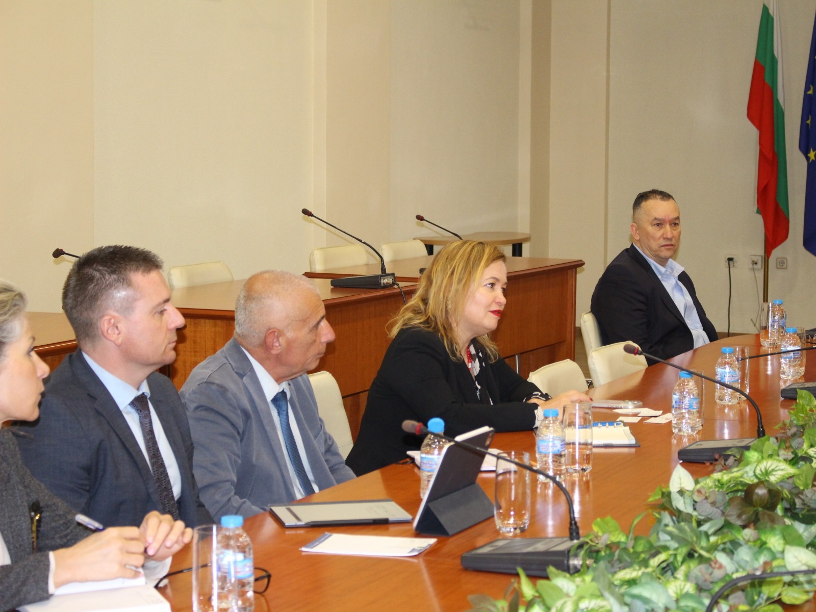 Теодора Георгиева: Успешният бизнес трябва да положи усилия, за да спечели местната общност на своя страна