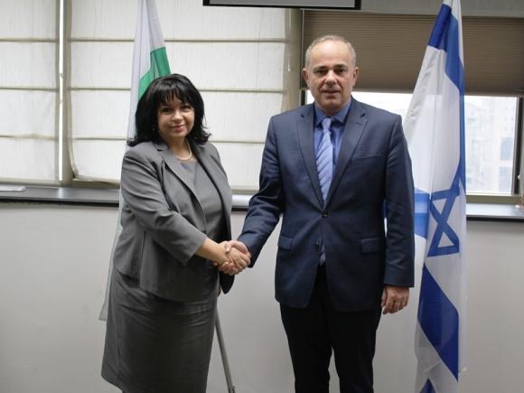 Министрите Петкова и Щайниц обсъдиха възможностите за доставка на природен газ от Израел за България