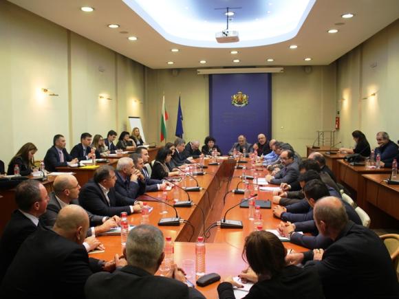 Министър Петкова: Ще защитим интересите на въгледобивните и топлоелектрическите предприятия