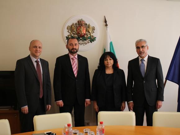 Министър Петкова и заместник-генералният директор на МААЕ обсъдиха възможности за сътрудничество
