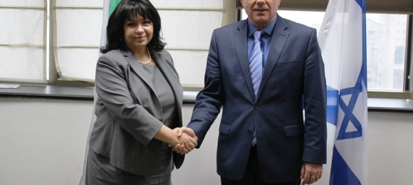 Министрите Петкова и Щайниц обсъдиха възможностите за доставка на природен газ от Израел за България